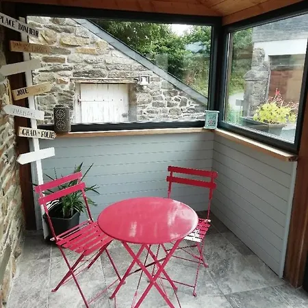 maison bretonne,gîte de keranglaz Ploubezre Extérieur photo