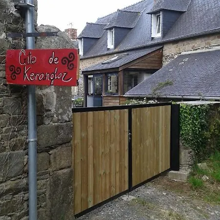 maison bretonne,gîte de keranglaz Ploubezre Extérieur photo
