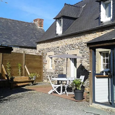 maison bretonne,gîte de keranglaz Ploubezre Extérieur photo