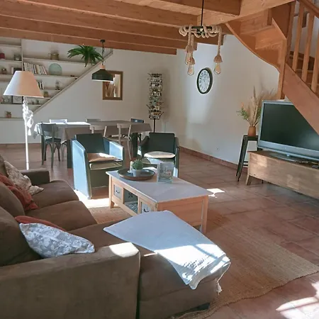 maison bretonne,gîte de keranglaz Ploubezre Extérieur photo